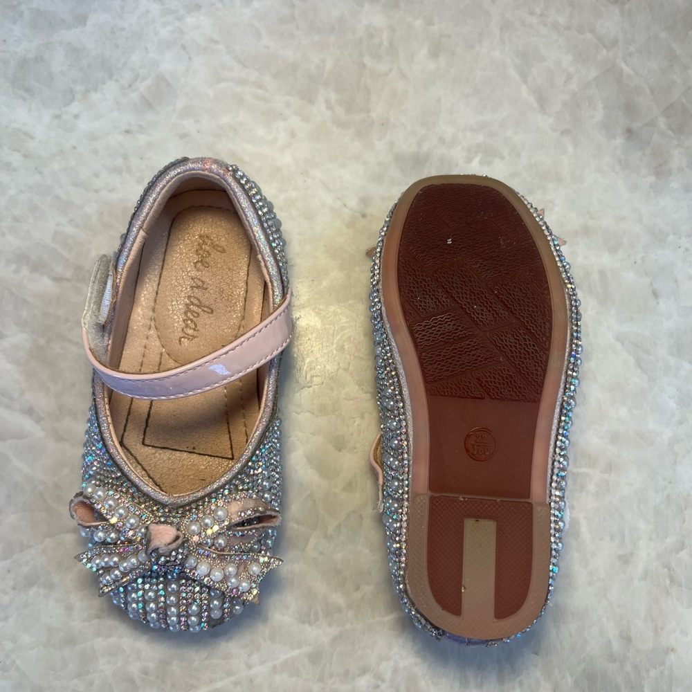 Doe a dear rhinestone and pearl dress shoe with a bow accent